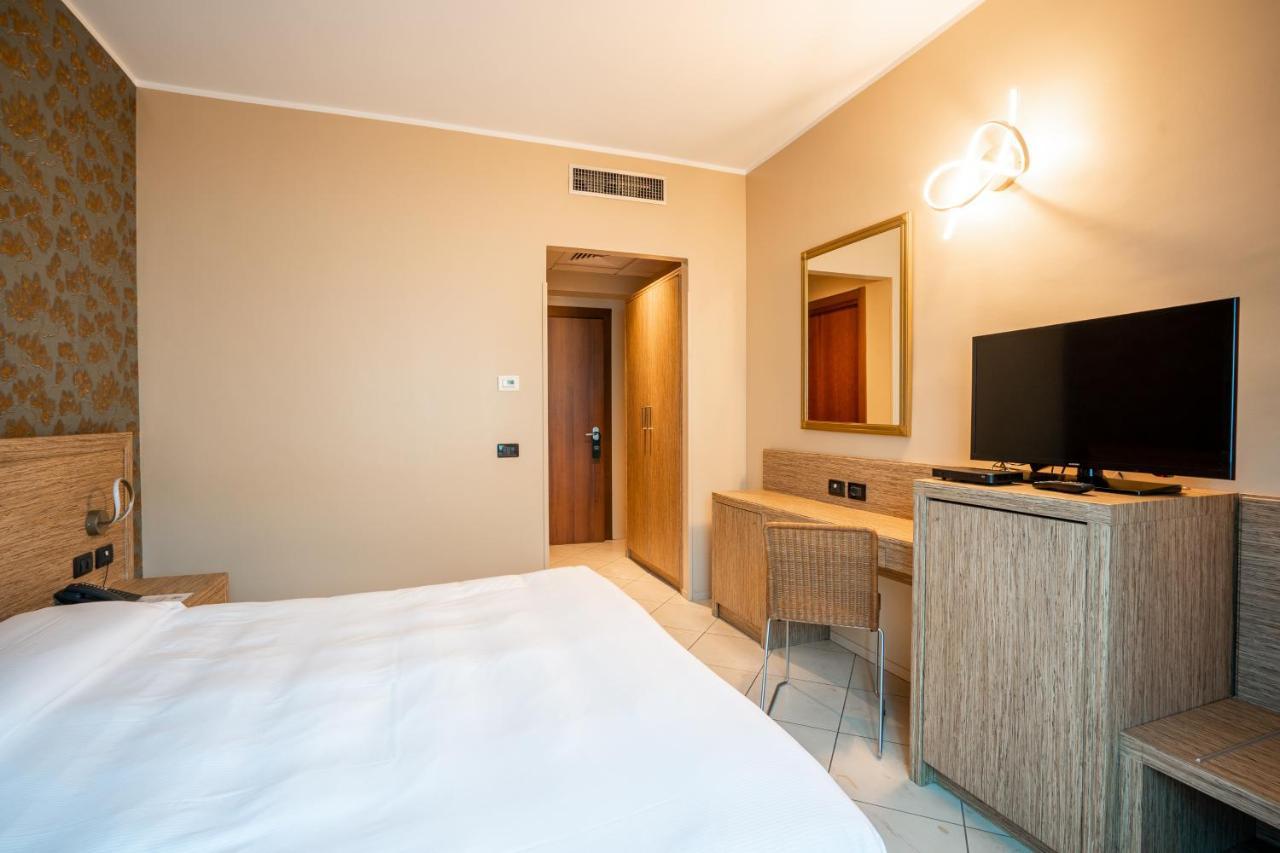 Hotel Parisi Nichelino Exterior foto